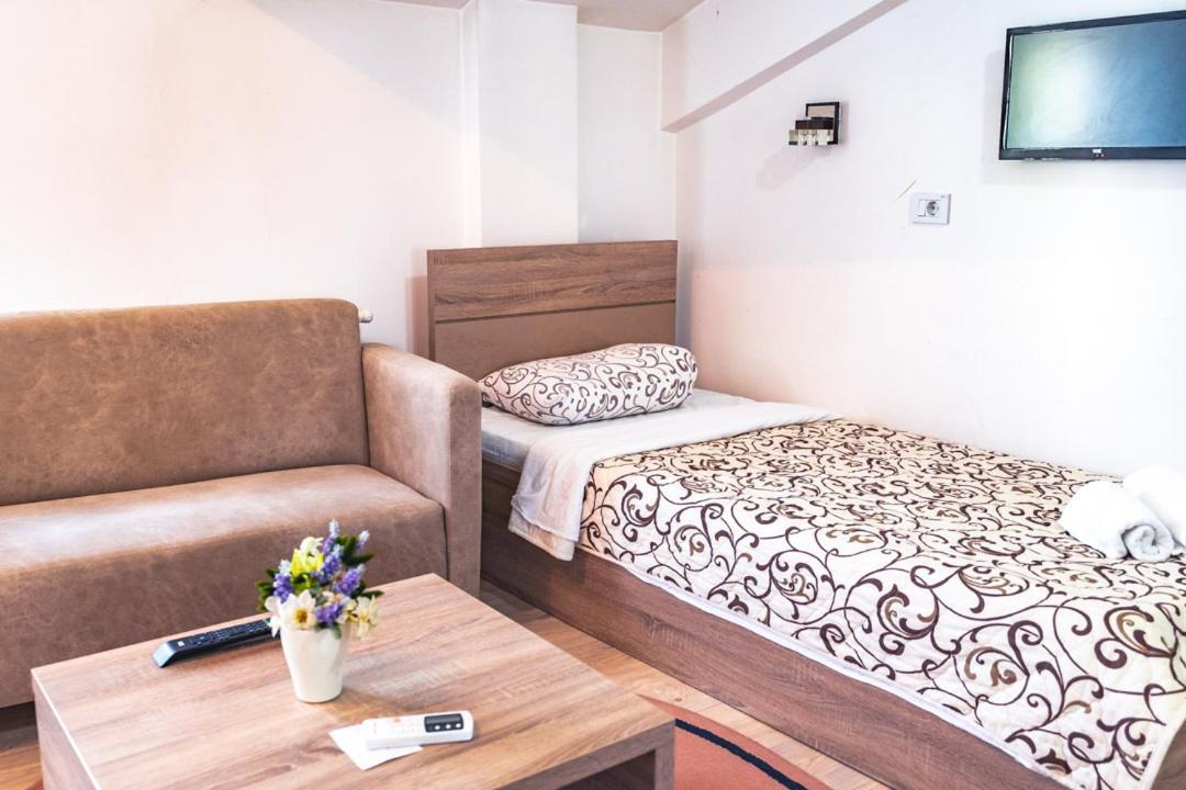 Hotel Zeleni Vir Ni Екстериор снимка