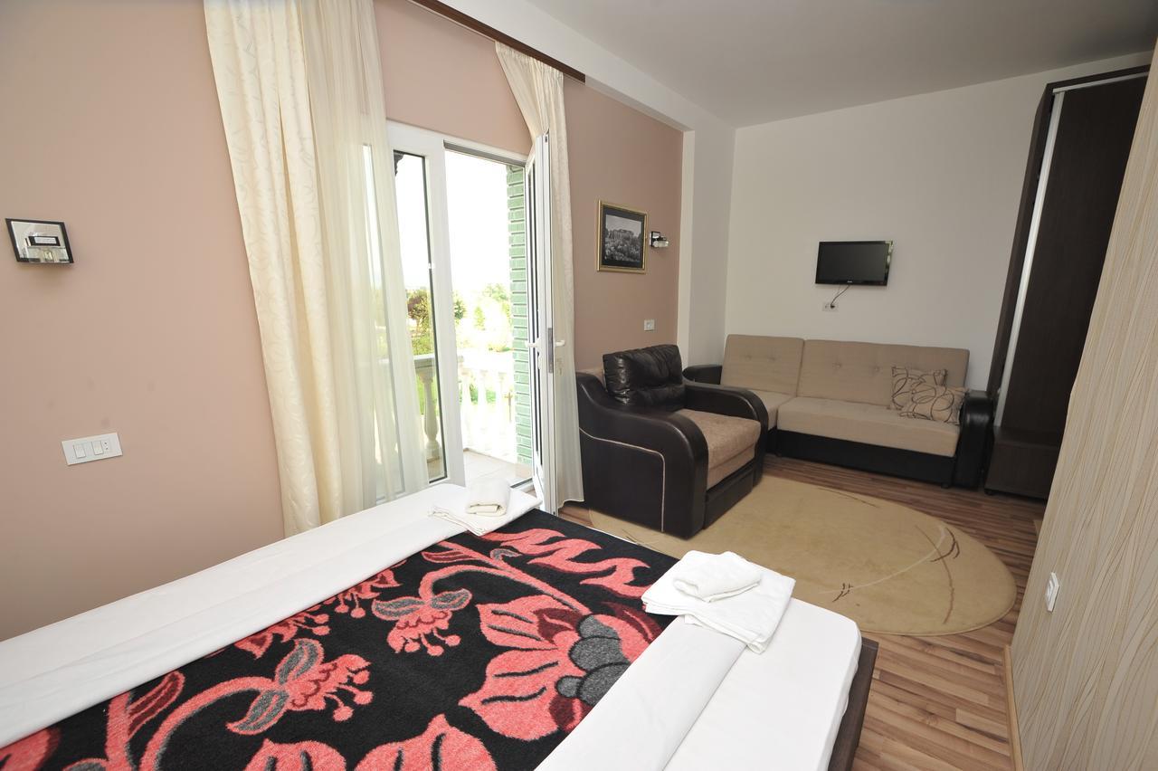 Hotel Zeleni Vir Ni Екстериор снимка