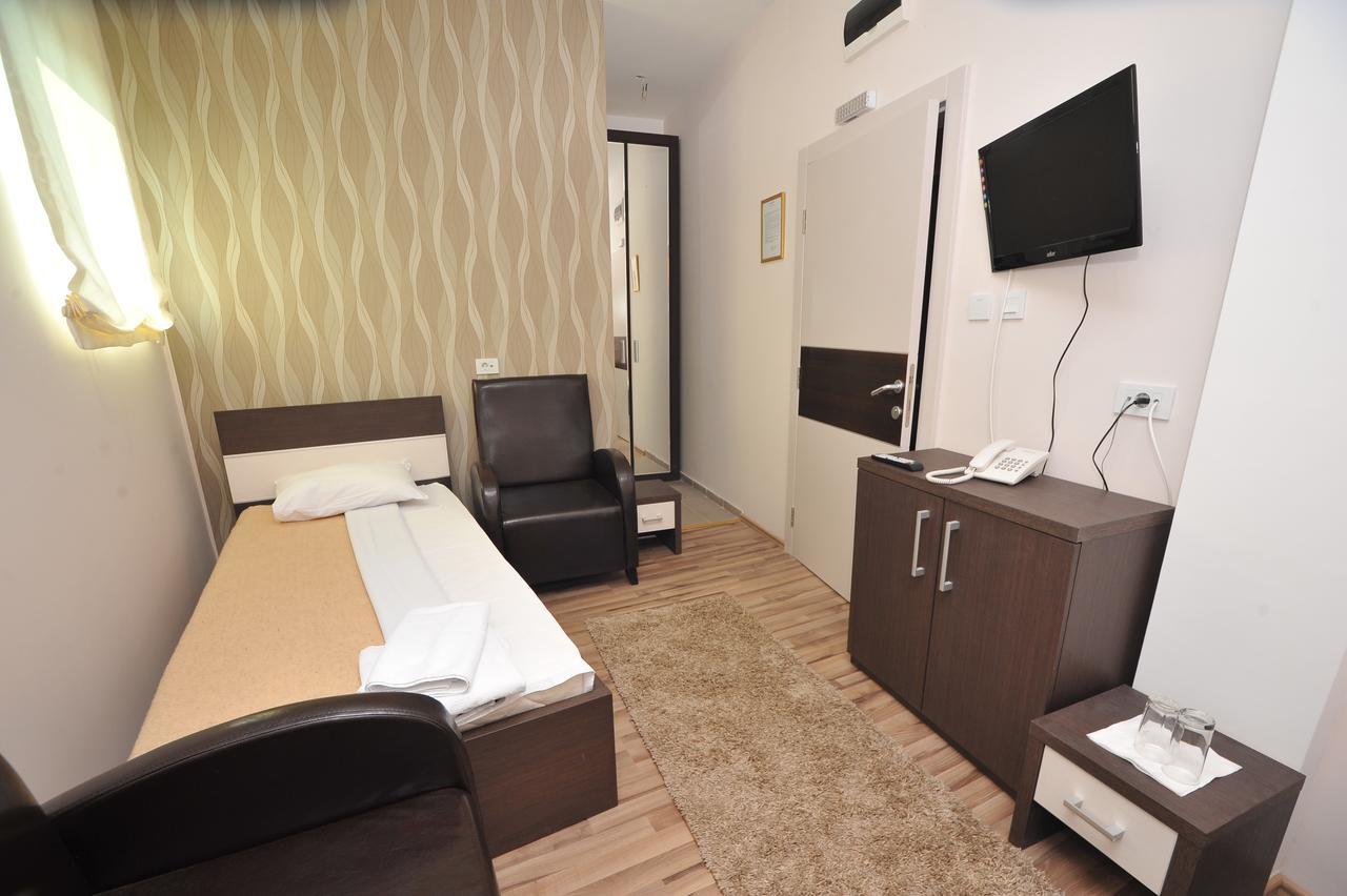 Hotel Zeleni Vir Ni Екстериор снимка