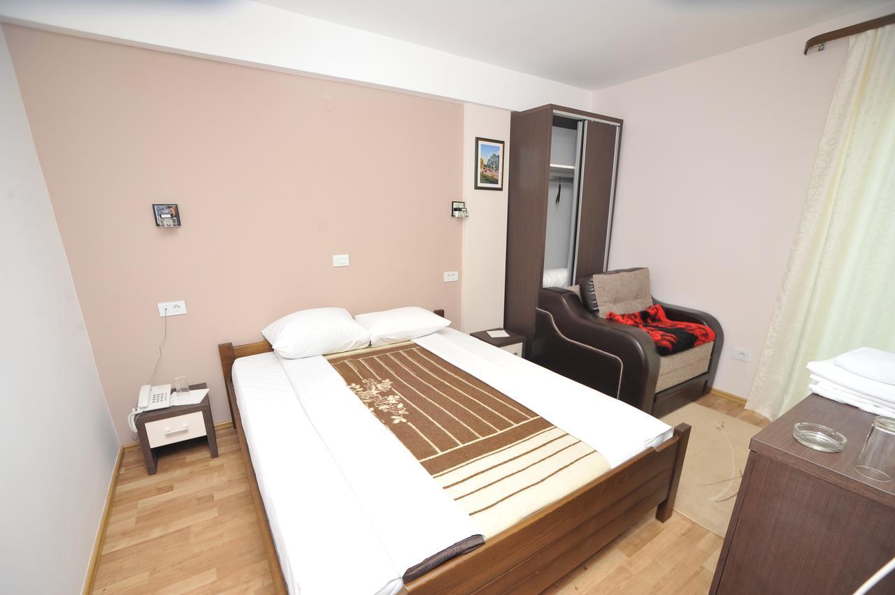 Hotel Zeleni Vir Ni Екстериор снимка