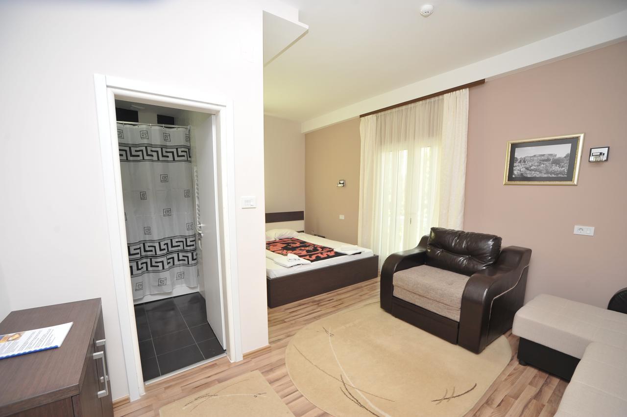 Hotel Zeleni Vir Ni Екстериор снимка