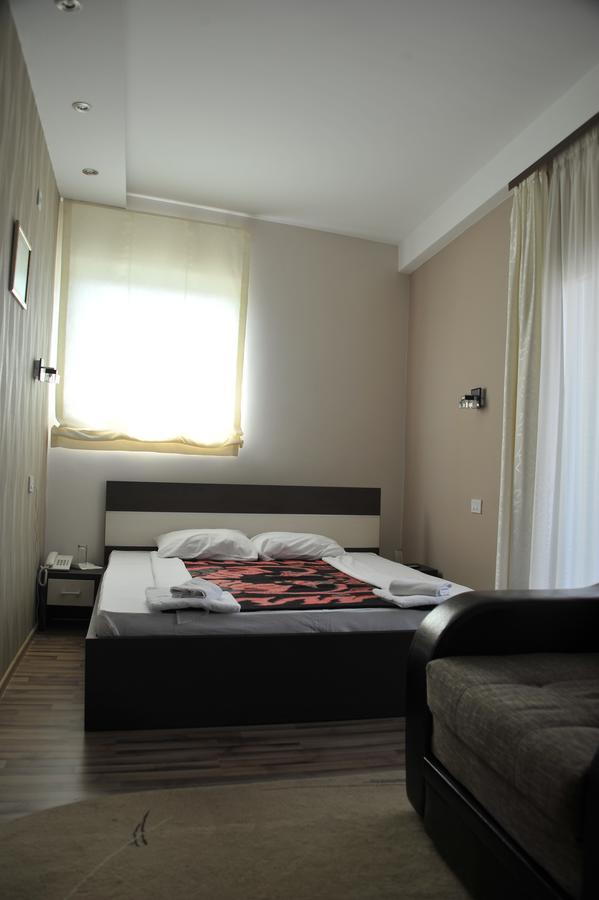 Hotel Zeleni Vir Ni Екстериор снимка