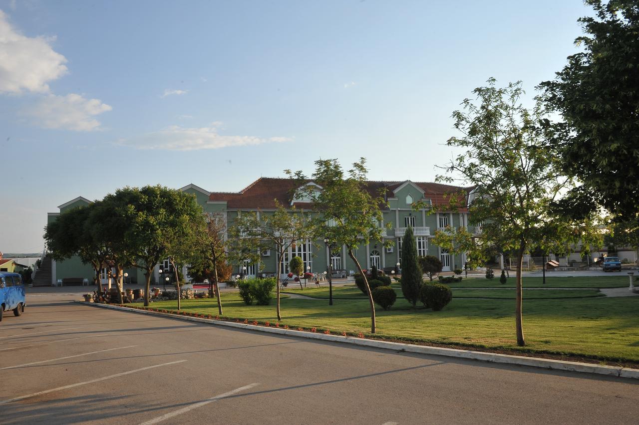 Hotel Zeleni Vir Ni Екстериор снимка