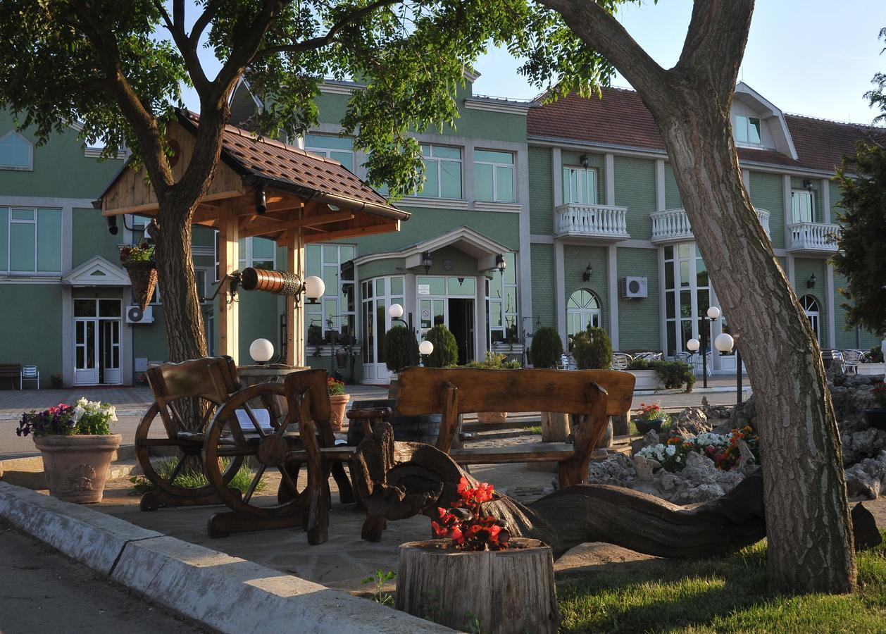 Hotel Zeleni Vir Ni Екстериор снимка