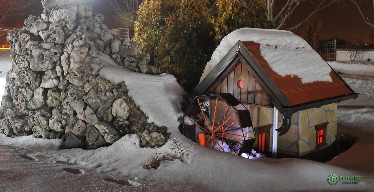 Hotel Zeleni Vir Ni Екстериор снимка