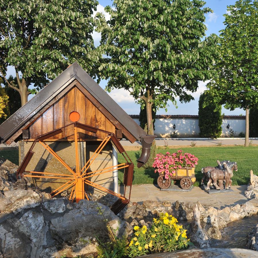 Hotel Zeleni Vir Ni Екстериор снимка