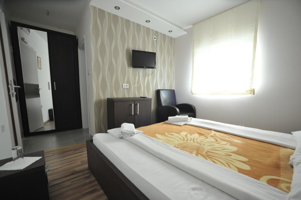 Hotel Zeleni Vir Ni Екстериор снимка